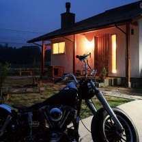 バイクが似合う 薪ストーブのある家
