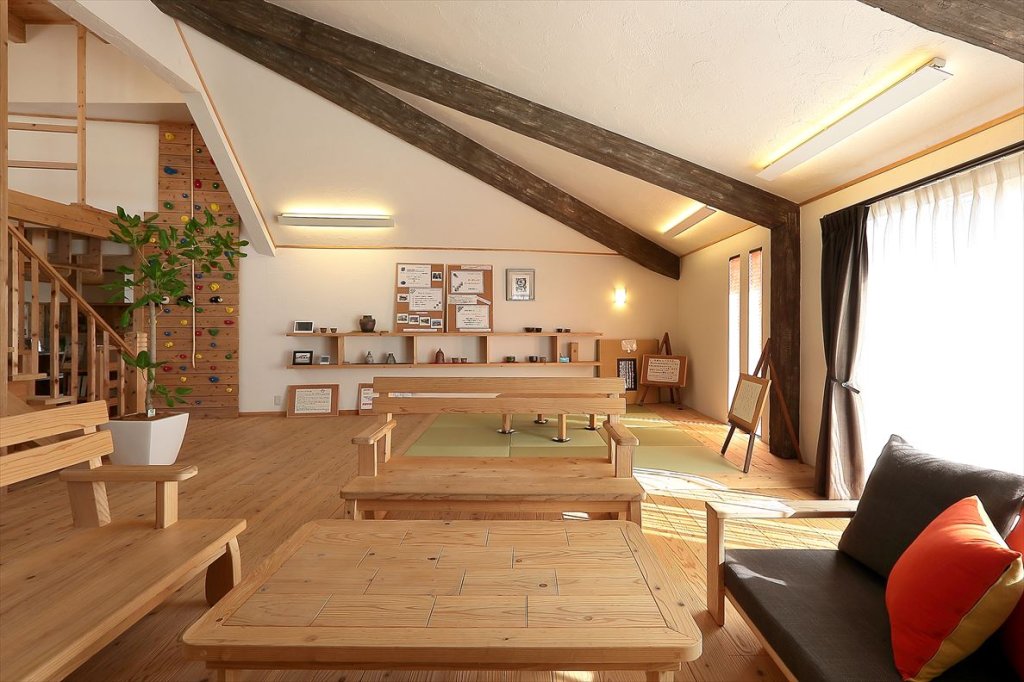 玄関を入ると ふわっと清々しい木の香りが出迎えてくれます